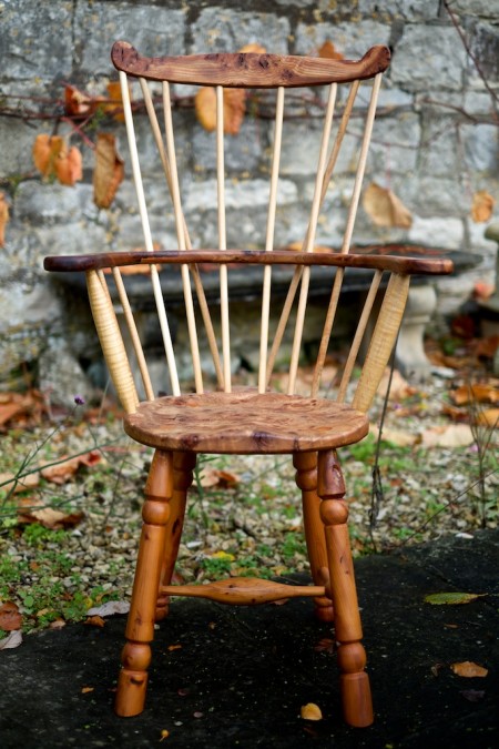 Windsor comb back chair