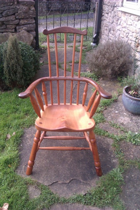 Windsor comb back chair
